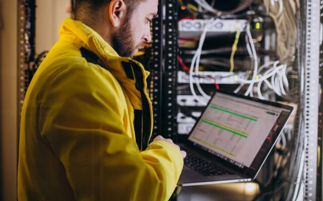 کارشناس فناوری اطلاعات کیست؟