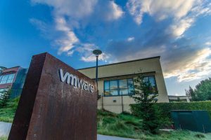 VMware شرکت تولیدکننده نرمافزارهای شبکهای خرید