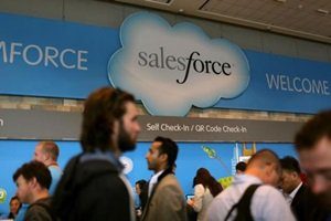 کاهش درآمدهای Salesforce به دلیل رقابت شدید در بازاررایانش ابری