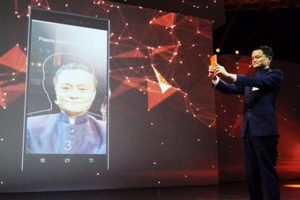 راهکار جدید شرکت Alibaba برای خرید آنلاین: «لبخند بزنید، خرید کنید»