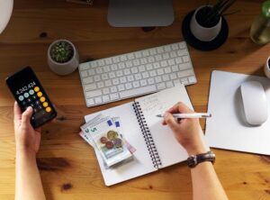 مالیات مشاغل چیست؟ نحوه محاسبه مالیات بر درآمد اشخاص حقیقی