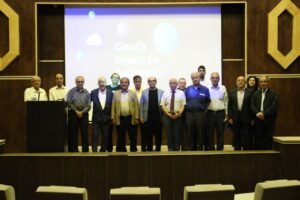 عکس دسته جمعی در رویداد رایانش ابری