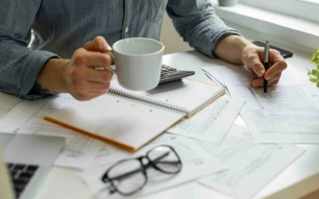 ترازنامه حسابداری چیست؟  راهنمای کامل بیلان مالی و اجزا آن